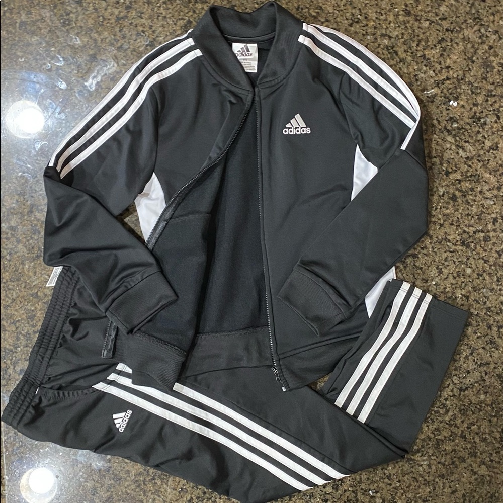 Offers 👍🏼 Adidas Set for Boys in Black/White